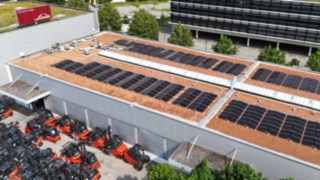 PV-Anlage und nachhaltige Mietstapler Linde Material Handling